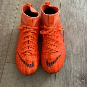 Kids Nike Soccer/football cleats size 2.5
